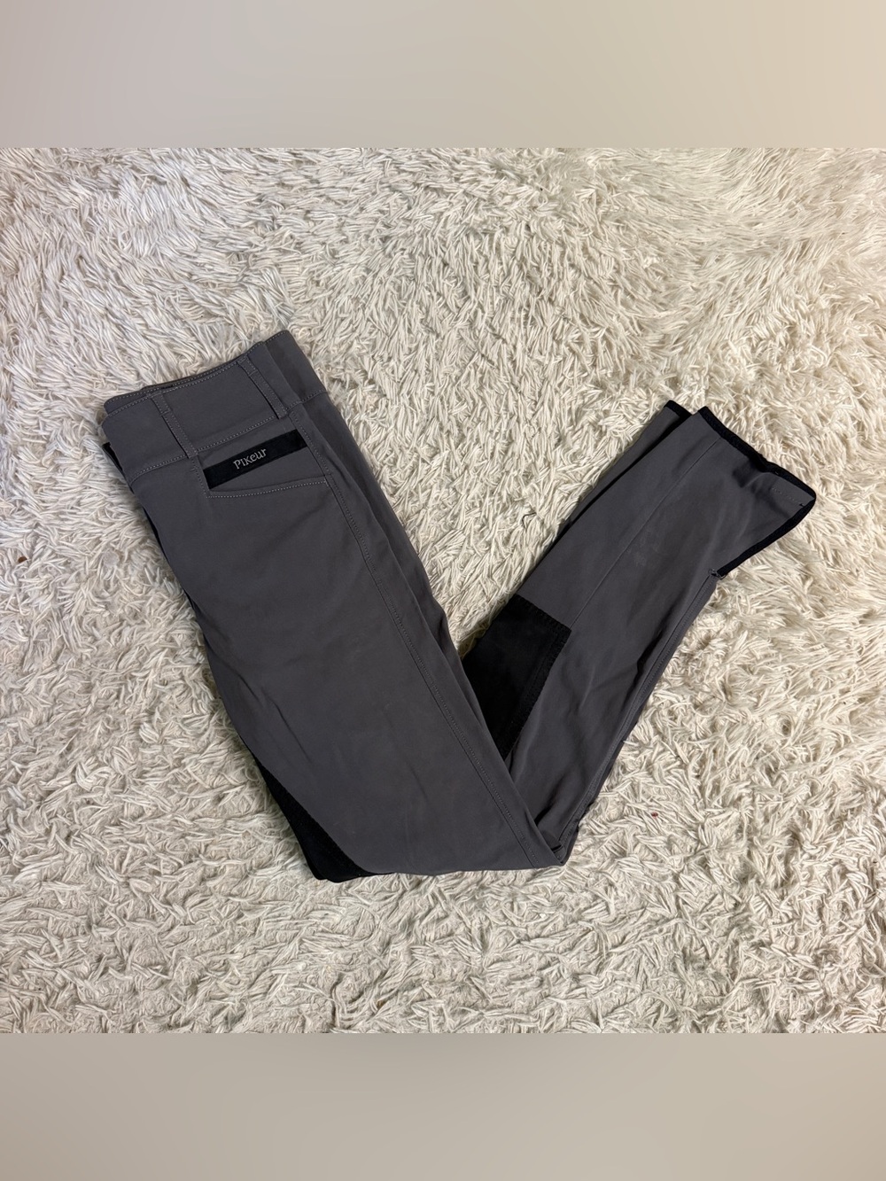 Women’s Size 32L Grey Pikeur Full Seat Horseback Riding Breeches. Good Condition
